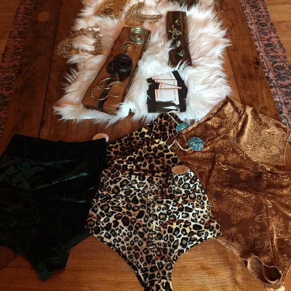 High Waisted Velvet Booty Shorts Avail in 4 colors - Picture 6 of 6